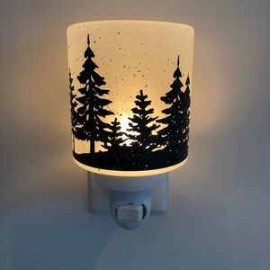 Scentsy WILDLIFE Mini Plug In Wax Warmer Lighted Frosted Glass Winter Deer Trees